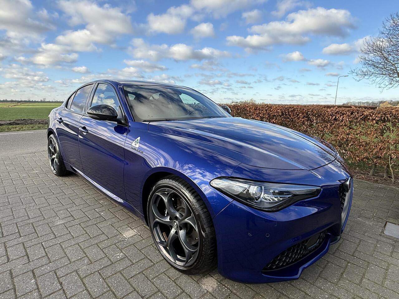 Alfa Romeo GIULIA 2.0 T Veloce 280 PK / Active Schokdempers en LSD!! Topstaat!! Blu Anodizzato!!