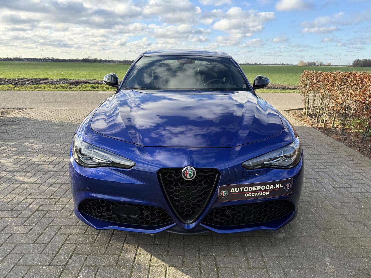 Alfa Romeo GIULIA 2.0 T Veloce 280 PK / Active Schokdempers en LSD!! Topstaat!! Blu Anodizzato!!