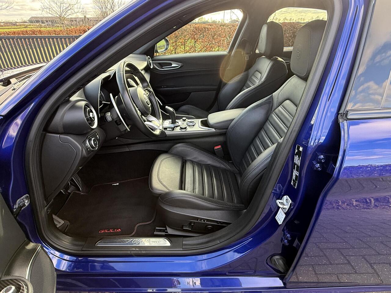 Alfa Romeo GIULIA 2.0 T Veloce 280 PK / Active Schokdempers en LSD!! Topstaat!! Blu Anodizzato!!