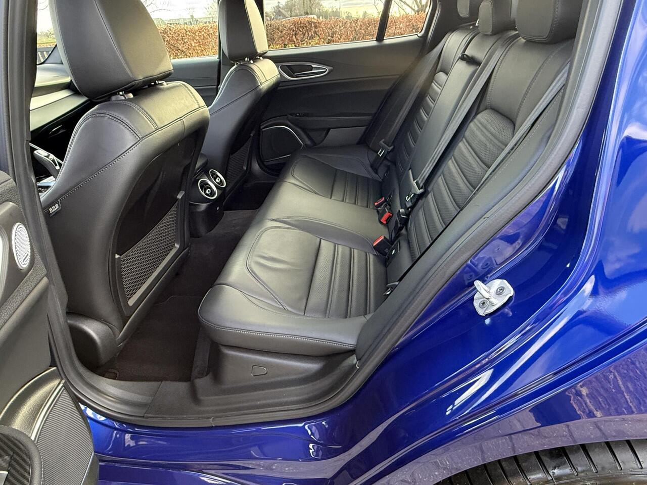 Alfa Romeo GIULIA 2.0 T Veloce 280 PK / Active Schokdempers en LSD!! Topstaat!! Blu Anodizzato!!