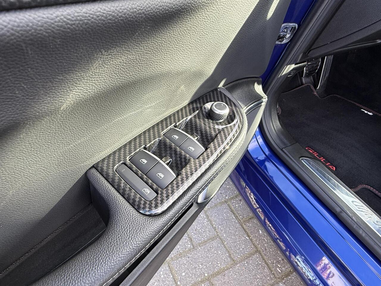 Alfa Romeo GIULIA 2.0 T Veloce 280 PK / Active Schokdempers en LSD!! Topstaat!! Blu Anodizzato!!