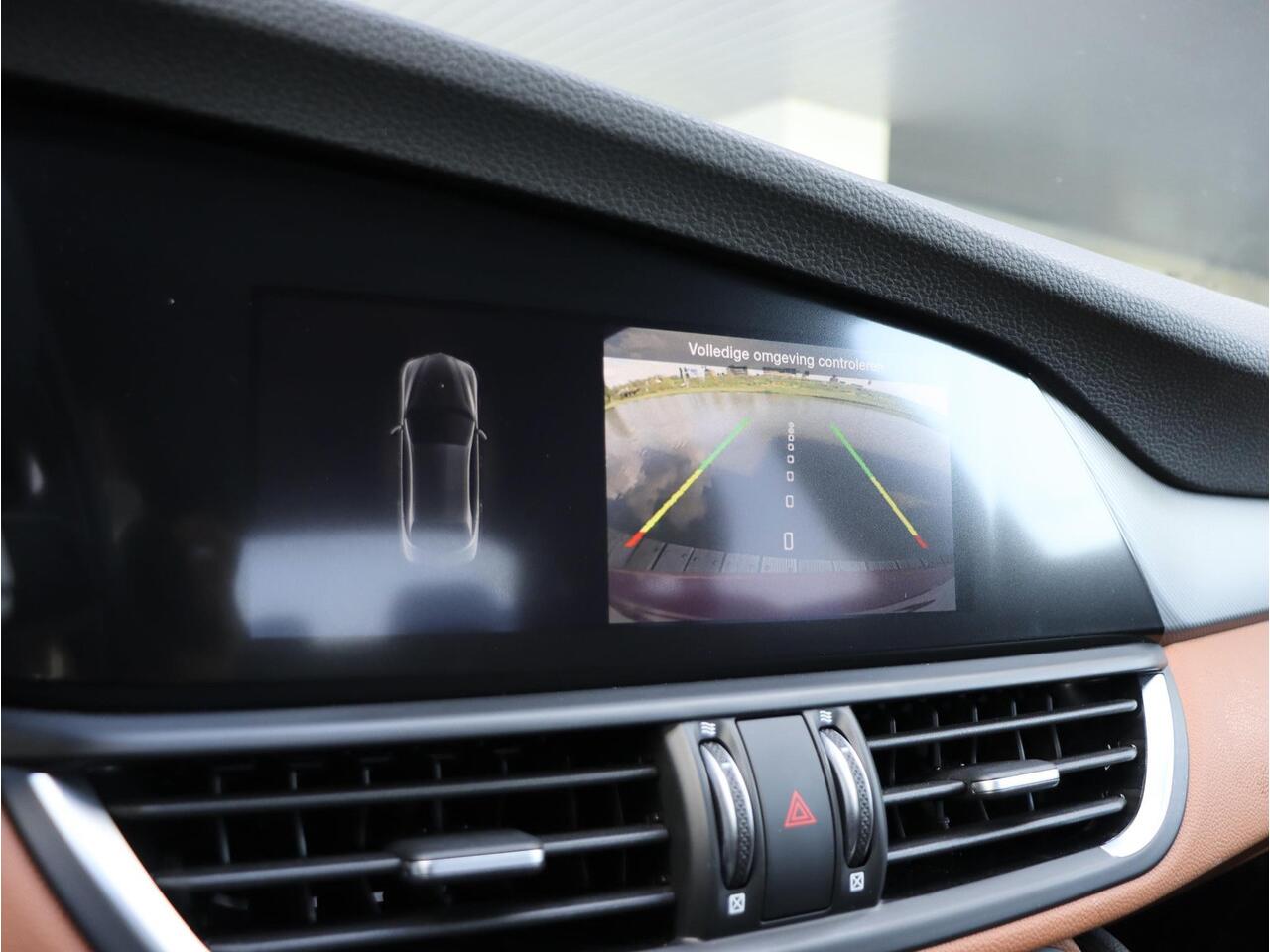 Alfa Romeo GIULIA 2.0T Sprint | Veloce Interieur | Stoel- & stuurverwarming | Schakelflippers | Adaptive Cruise Control