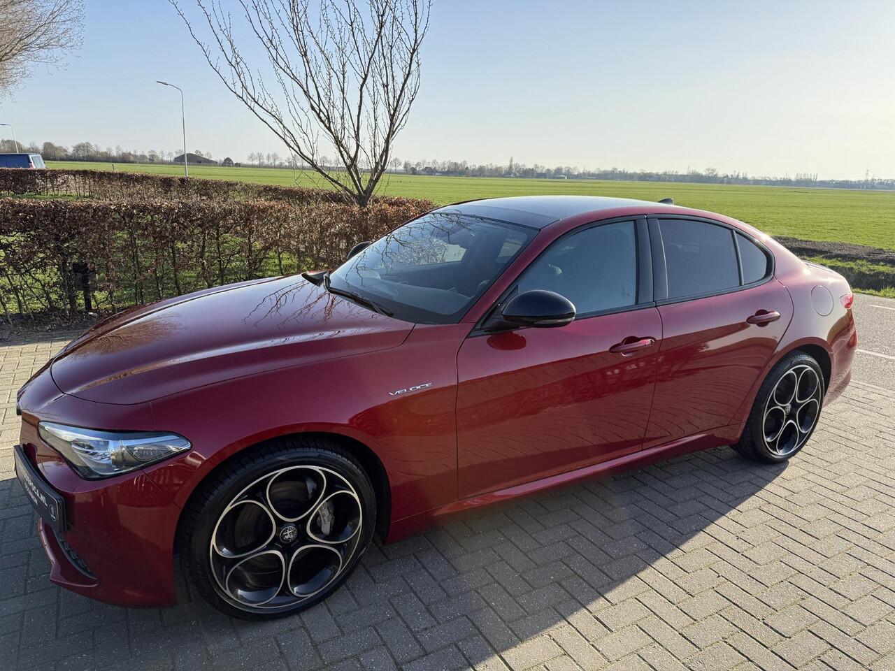 Alfa Romeo GIULIA 2.0 T Veloce AWD Rosso Competitione / Etna - Panorama dak!