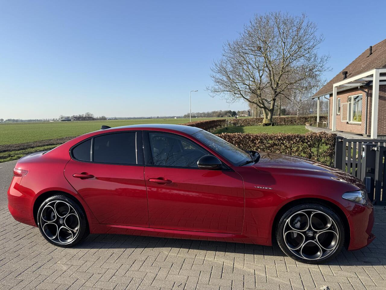 Alfa Romeo GIULIA 2.0 T Veloce AWD Rosso Competitione / Etna - Panorama dak!