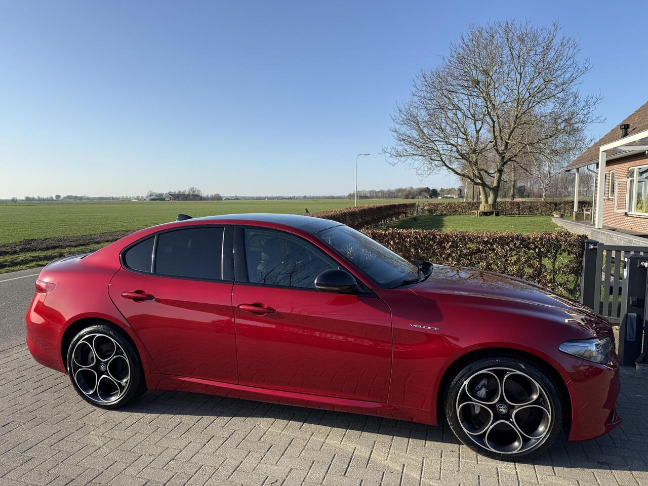 Alfa Romeo GIULIA 2.0 T Veloce AWD Rosso Competitione / Etna - Panorama dak!