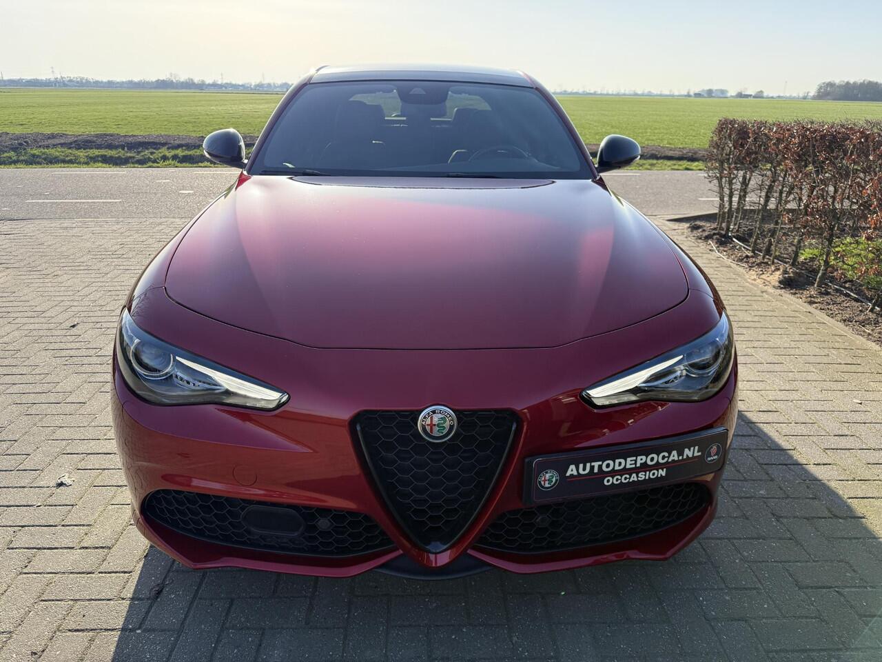 Alfa Romeo GIULIA 2.0 T Veloce AWD Rosso Competitione / Etna - Panorama dak!