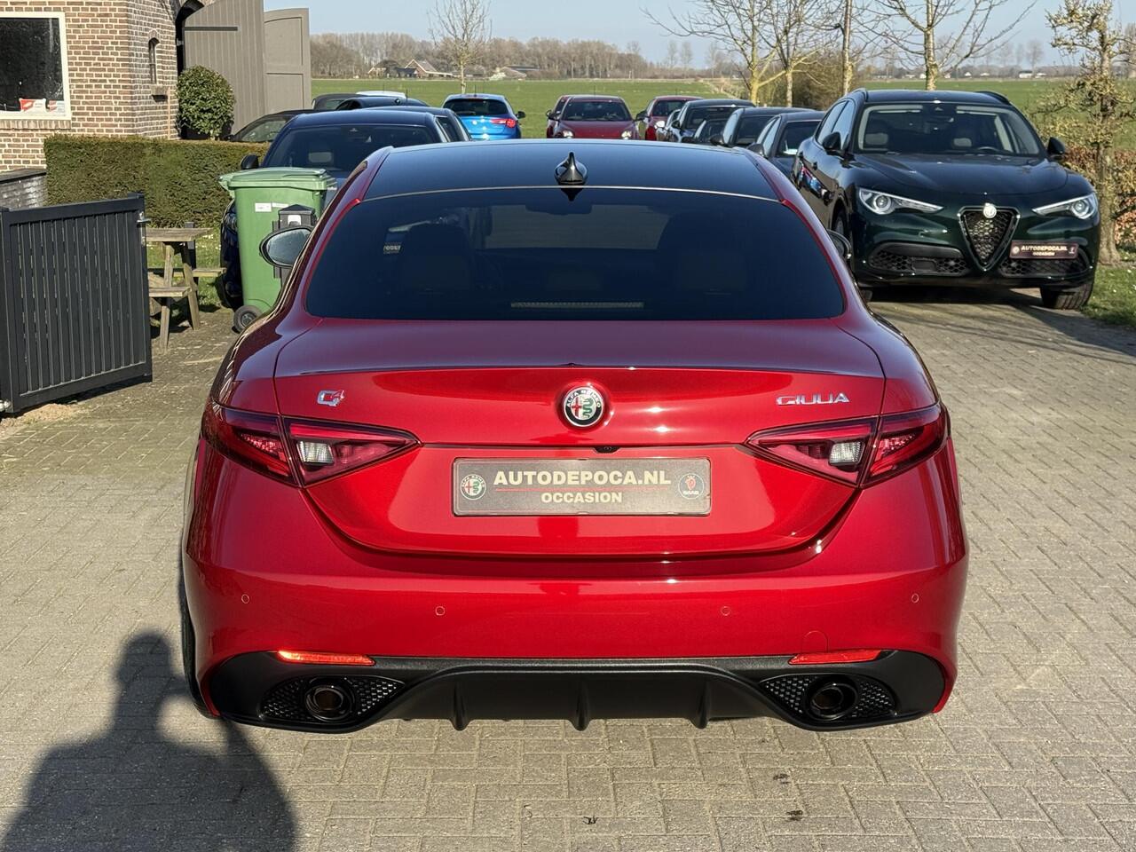 Alfa Romeo GIULIA 2.0 T Veloce AWD Rosso Competitione / Etna - Panorama dak!