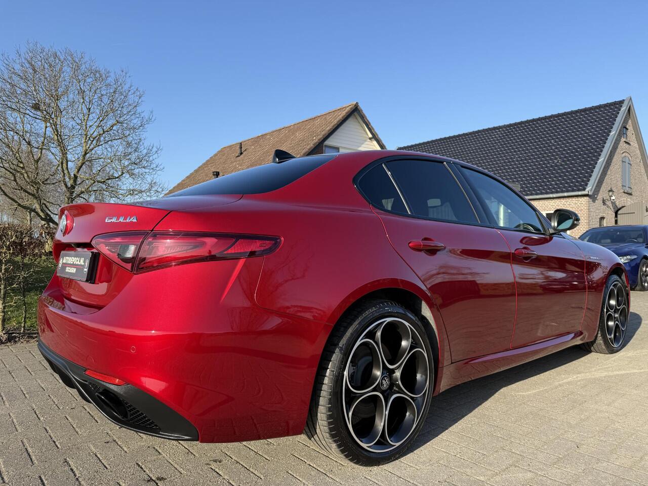 Alfa Romeo GIULIA 2.0 T Veloce AWD Rosso Competitione / Etna - Panorama dak!