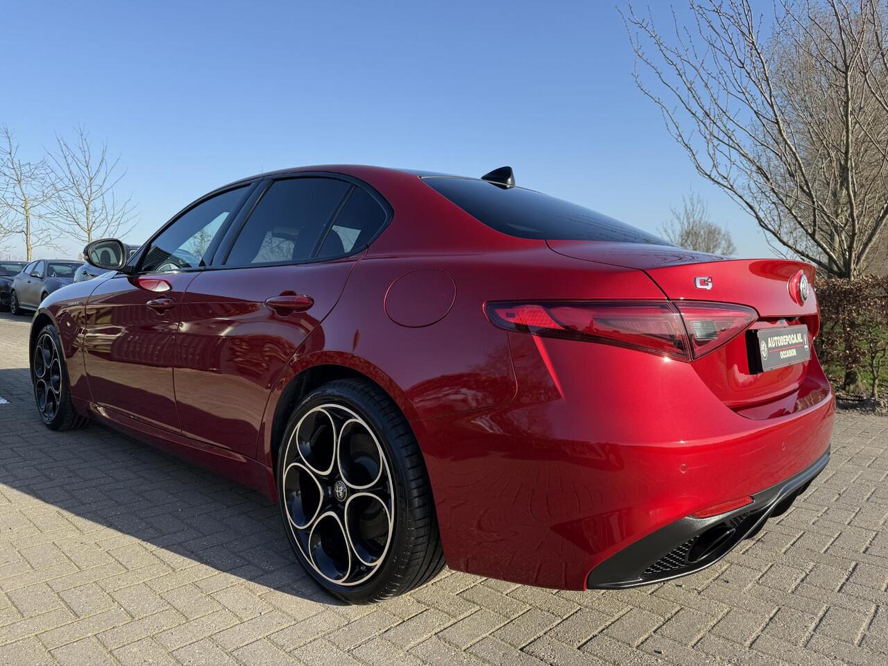 Alfa Romeo GIULIA 2.0 T Veloce AWD Rosso Competitione / Etna - Panorama dak!