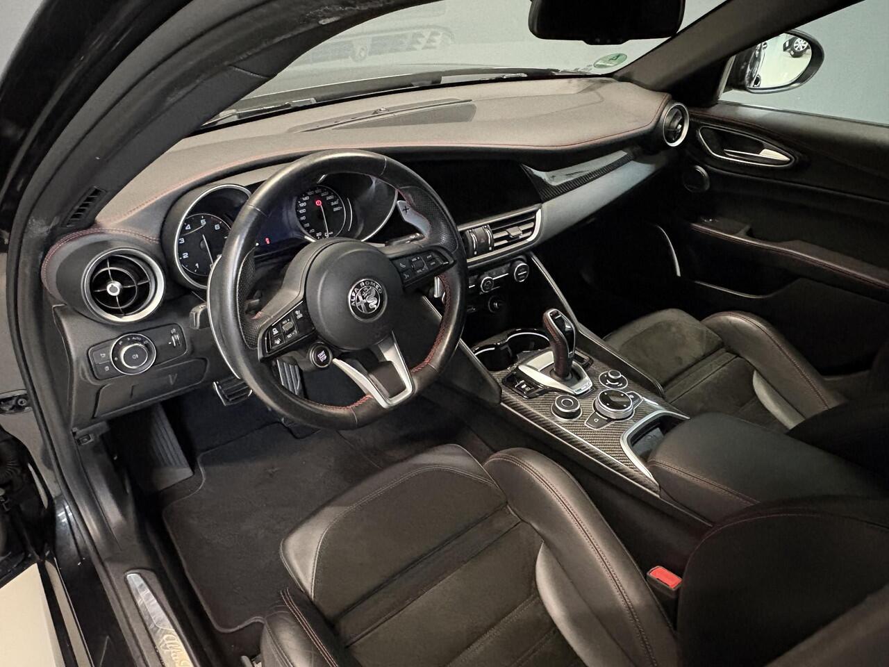 Alfa Romeo GIULIA 2.0 Turbo 280pk Automaat Q4 Estrema Unieke Uitvoering! Alle Opties!