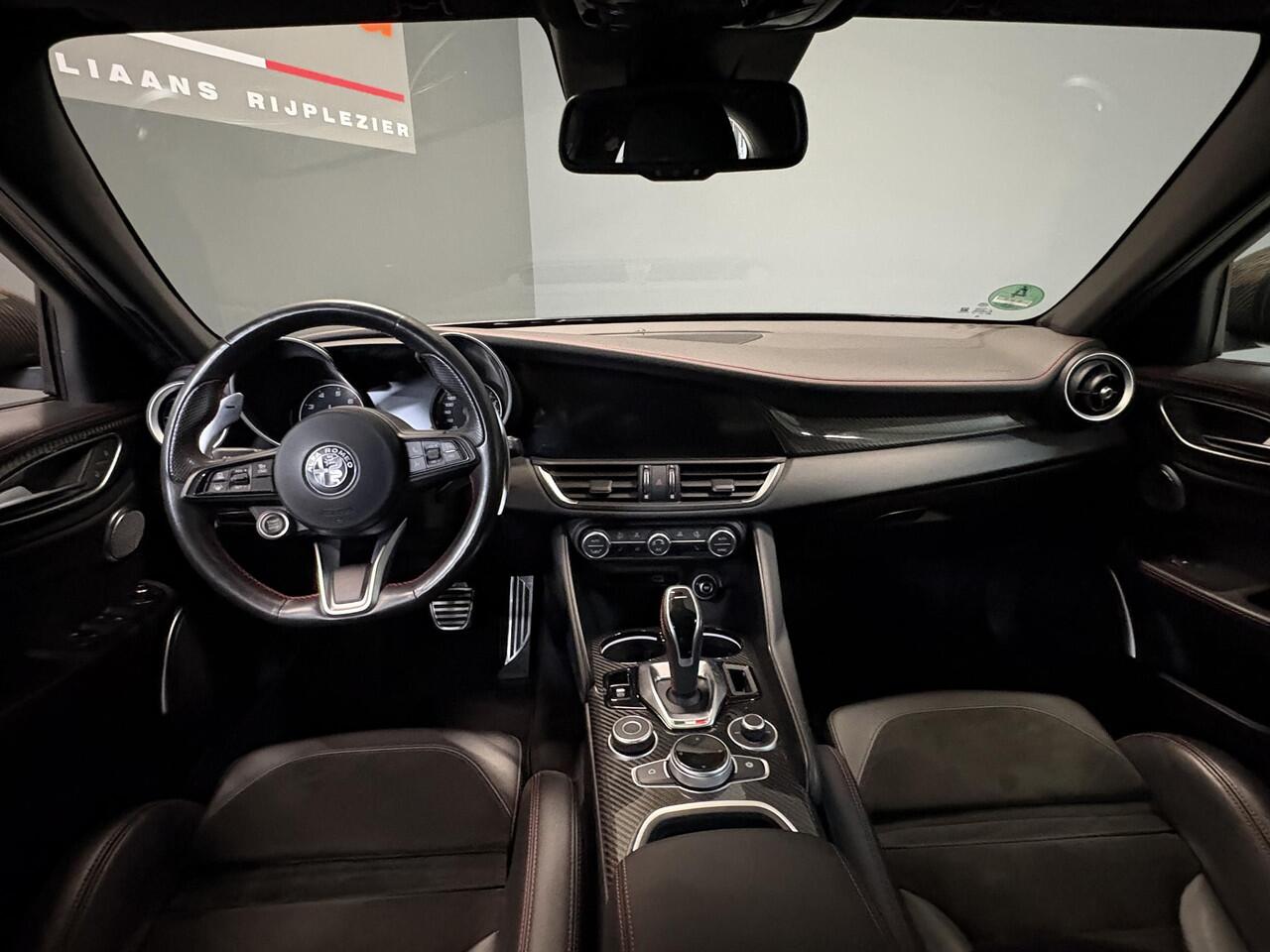 Alfa Romeo GIULIA 2.0 Turbo 280pk Automaat Q4 Estrema Unieke Uitvoering! Alle Opties!