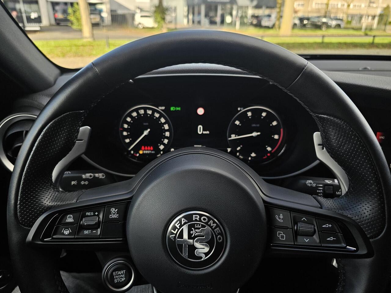 Alfa Romeo GIULIA 2.0 T GME AWD Veloce / ROOD LEDER / ADAS 2