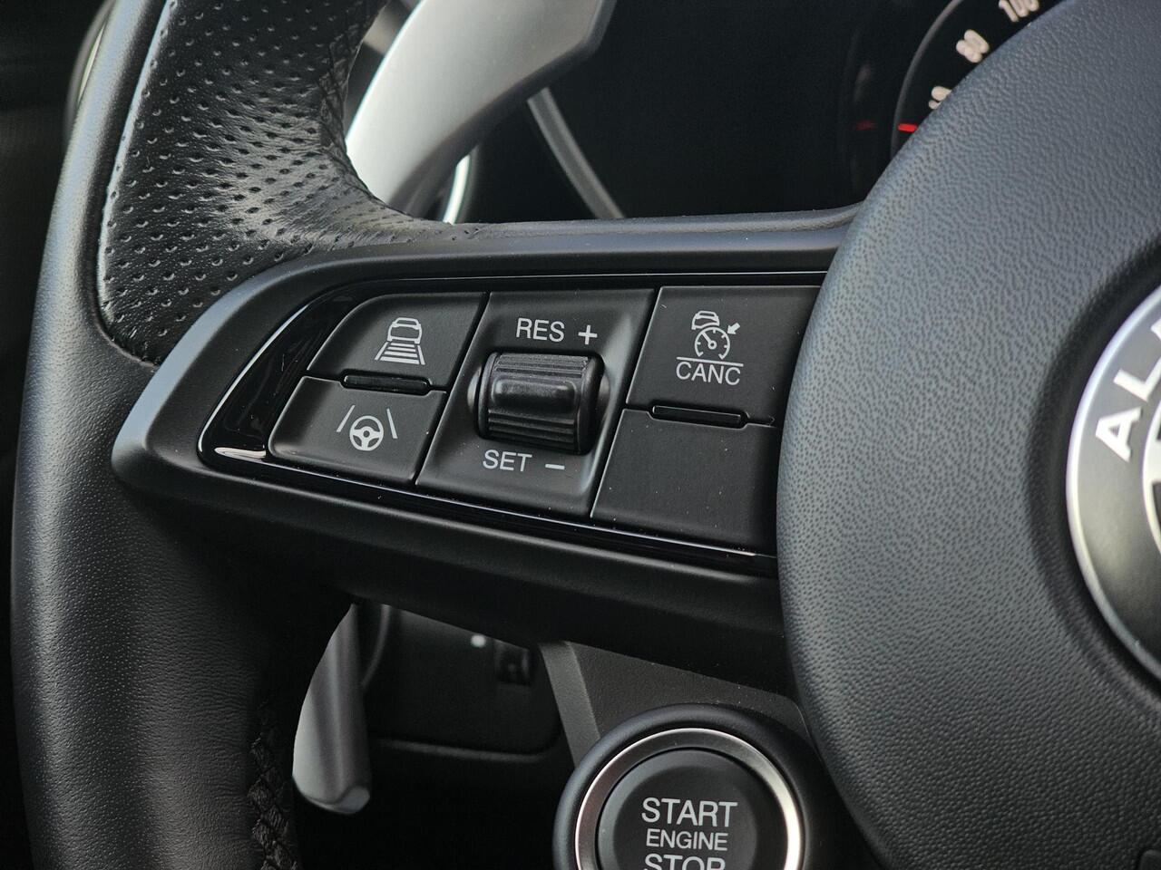 Alfa Romeo GIULIA 2.0 T GME AWD Veloce / ROOD LEDER / ADAS 2