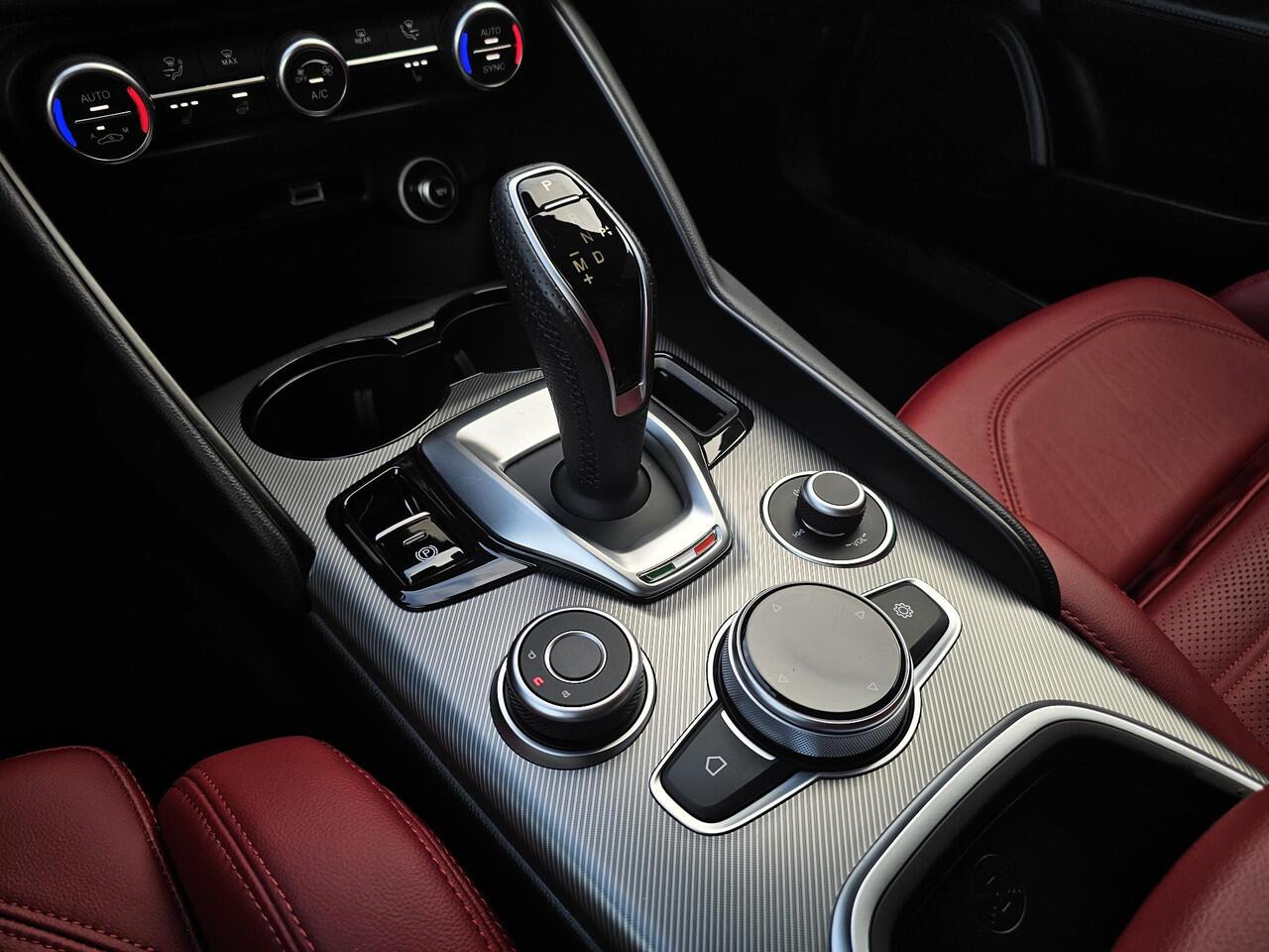 Alfa Romeo GIULIA 2.0 T GME AWD Veloce / ROOD LEDER / ADAS 2