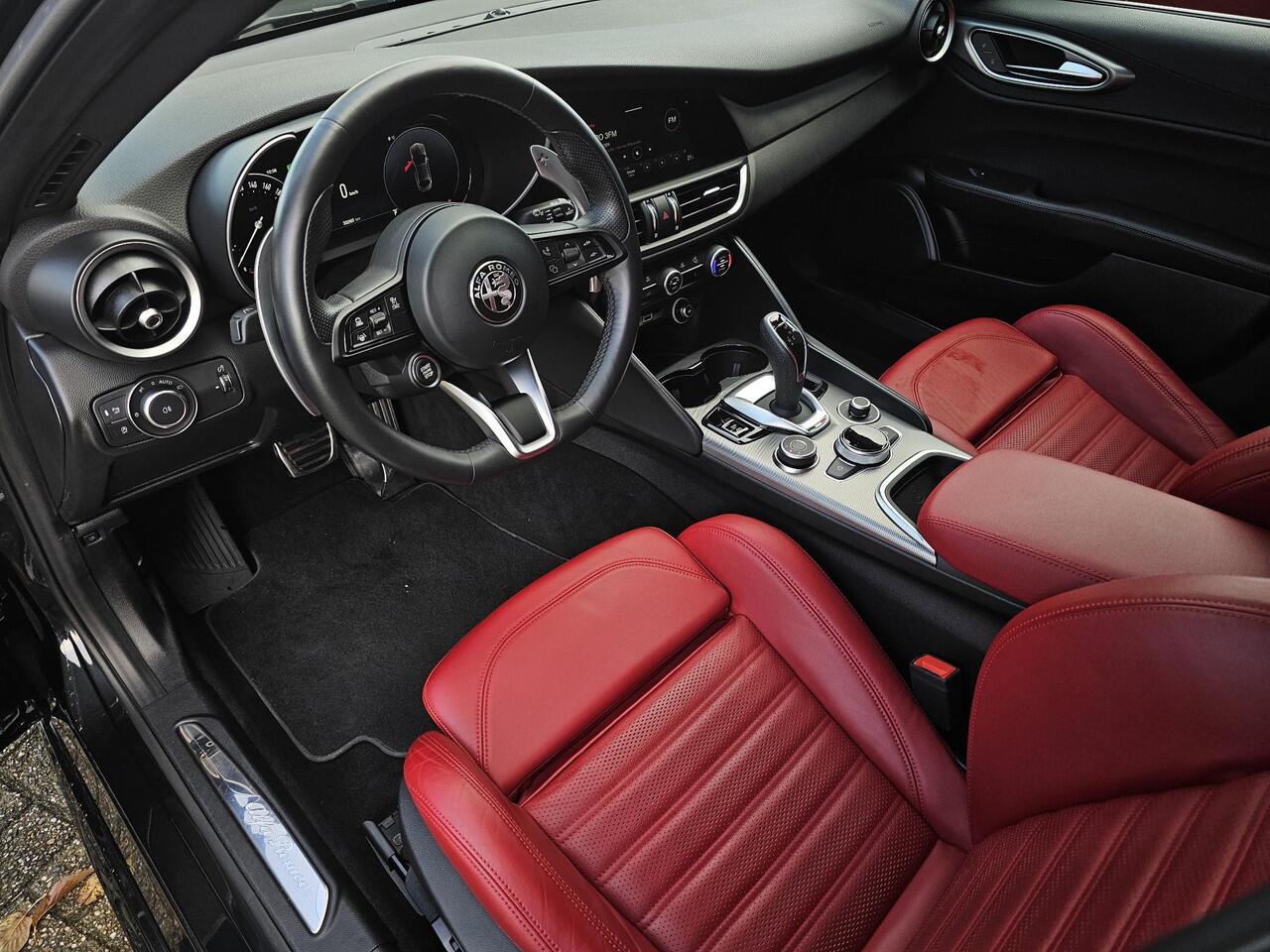 Alfa Romeo GIULIA 2.0 T GME AWD Veloce / ROOD LEDER / ADAS 2