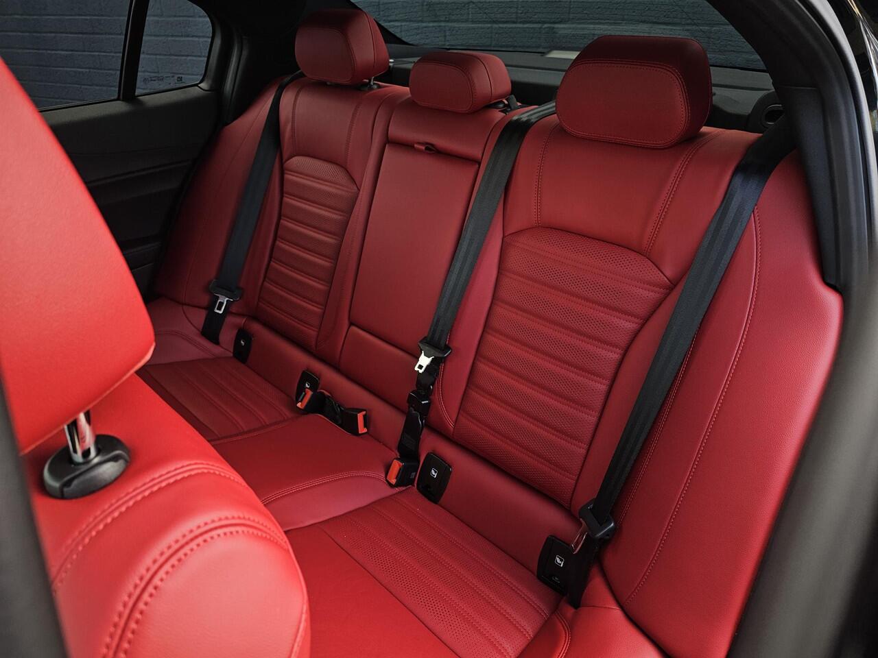 Alfa Romeo GIULIA 2.0 T 280PK Q4 Veloce 4WD / ROOD LEDER / ADAS 2