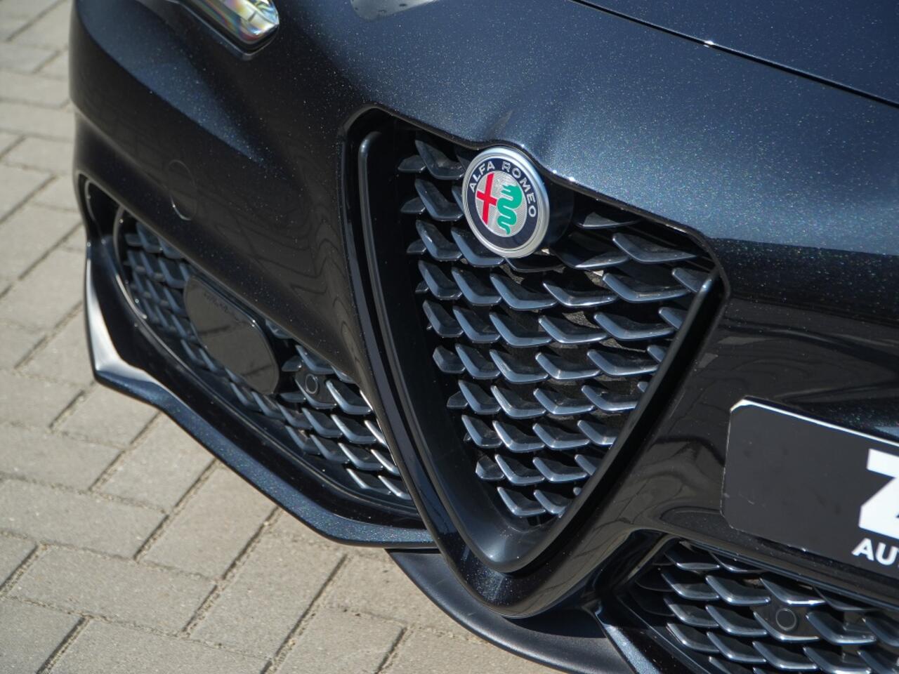 Alfa Romeo GIULIA 2.0 Turbo 280 PK Competizione Q4 AWD | Pano | Veloce | 19"