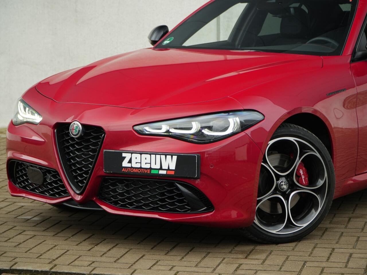 Alfa Romeo GIULIA 2.0 Turbo 280 PK Competizione Q4 AWD | Pano | Veloce | 19"