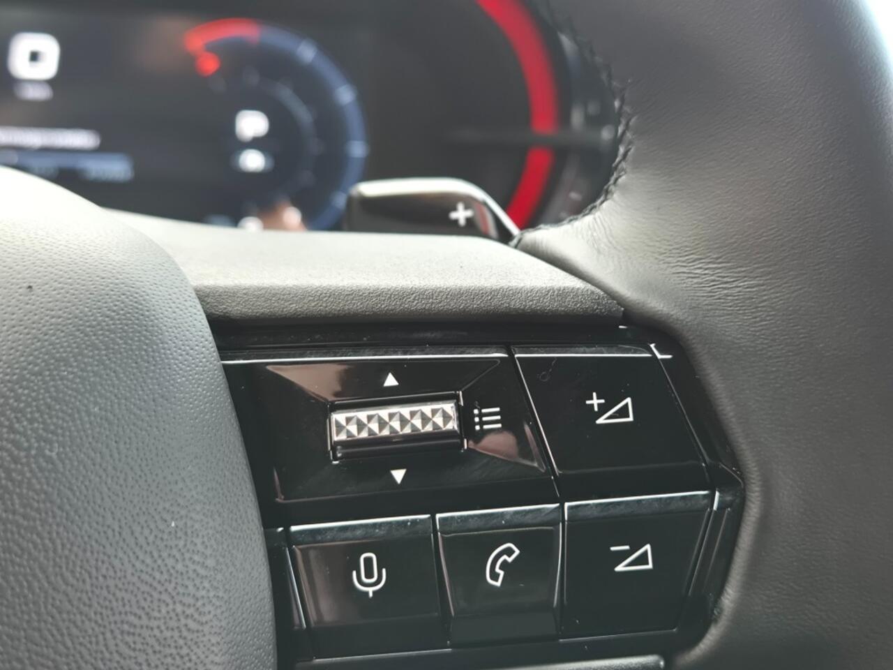 Alfa Romeo Junior 1.2 HYBRID 136PK AUT. VGT-SPECIALE NAVI CAMERA CARPLAY AIRCO LMV PDC