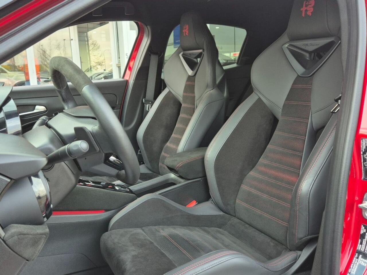 Alfa Romeo Junior 1.2 HYBRID 136PK AUT. VGT-SPECIALE NAVI CAMERA CARPLAY AIRCO LMV PDC