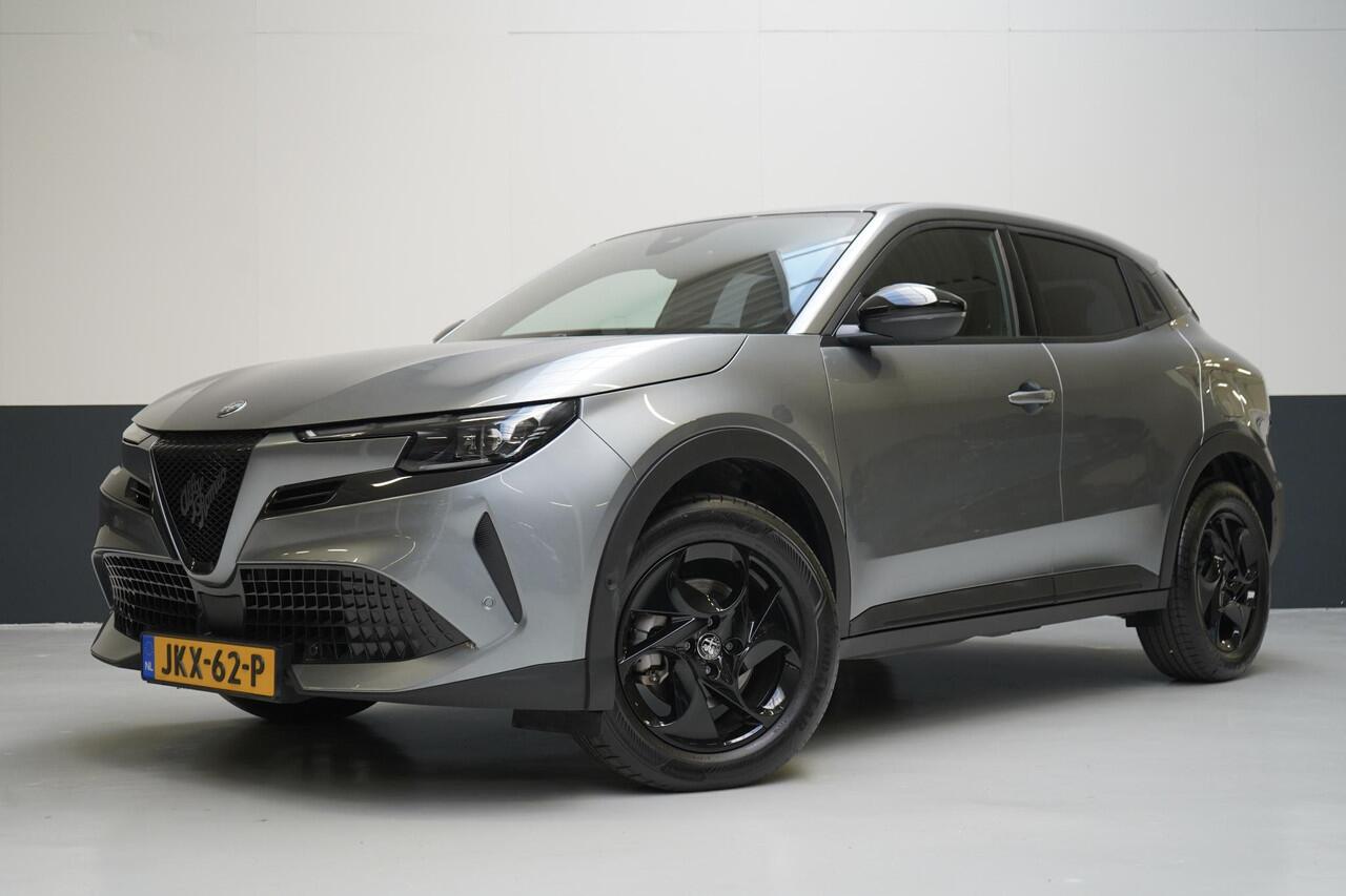 Alfa Romeo Junior 1.2 Turbo Hybrid Ibrida Speciale | Pack Techno | Adaptive | Navigatie | Achteruitrijcamera