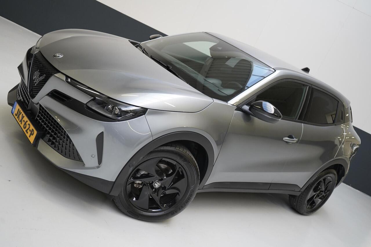 Alfa Romeo Junior 1.2 Turbo Hybrid Ibrida Speciale | Pack Techno | Adaptive | Navigatie | Achteruitrijcamera