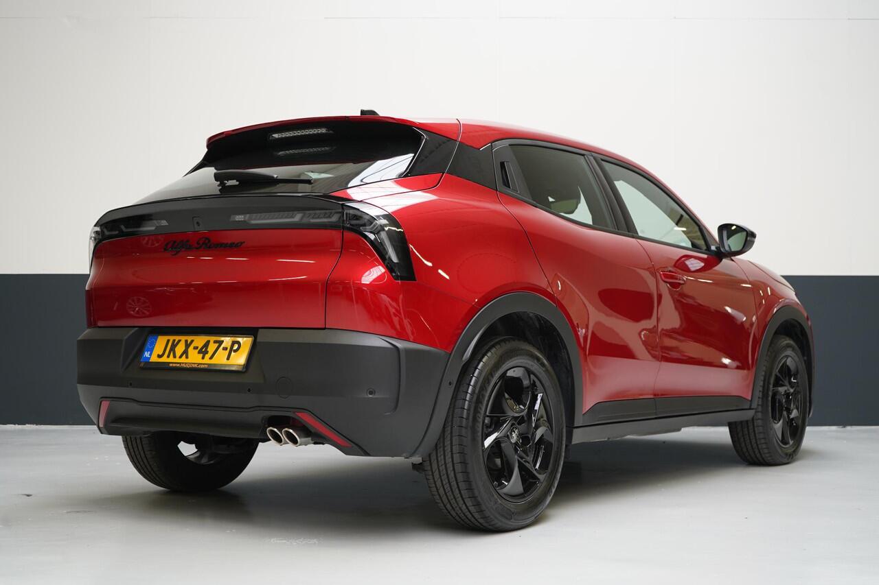 Alfa Romeo Junior 1.2 Turbo 145pk Hybrid Ibrida Speciale | Pack Techno | Adaptive | Navigatie | Achteruitrijcamera