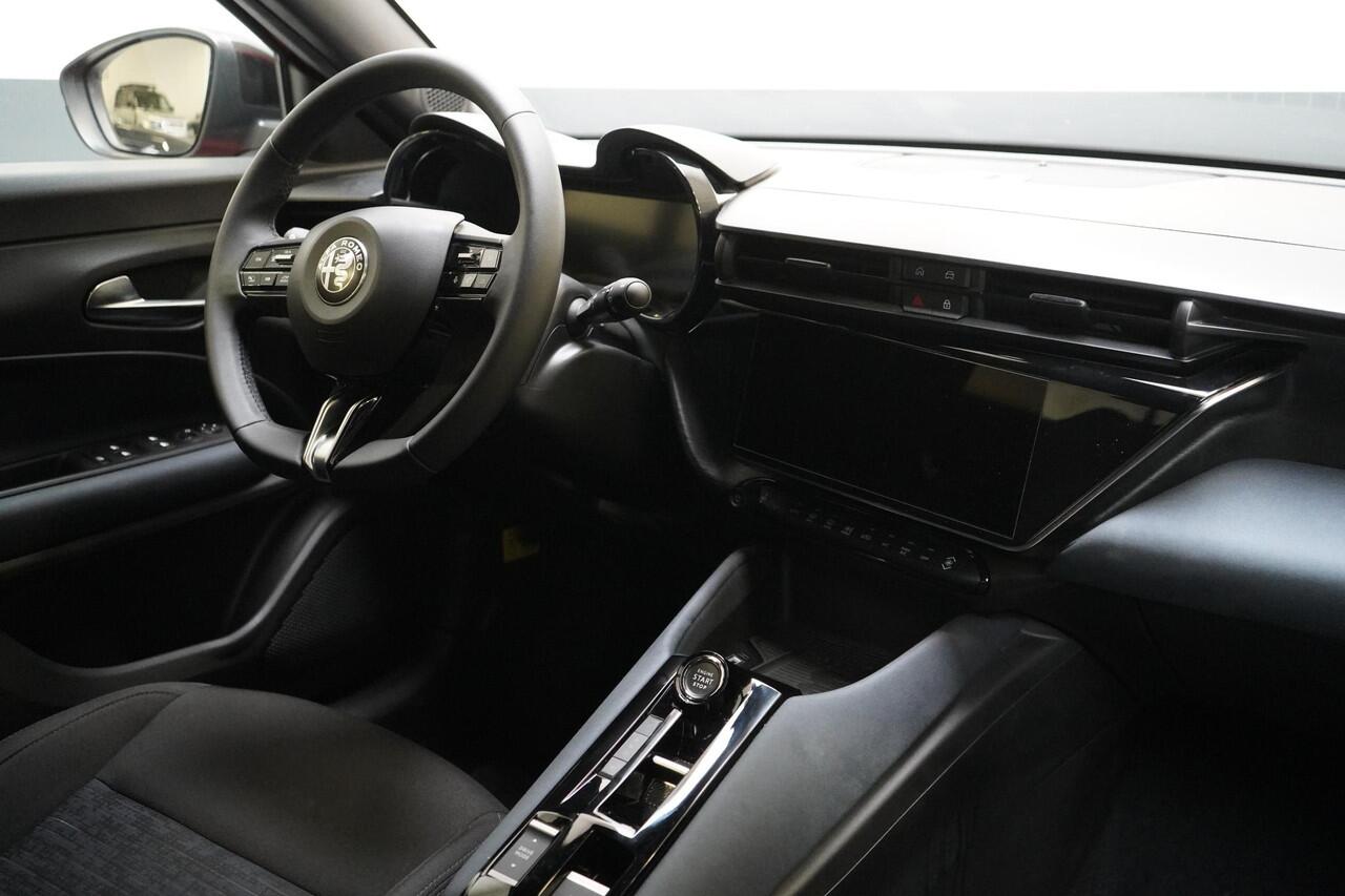 Alfa Romeo Junior 1.2 Turbo 145pk Hybrid Ibrida Speciale | Pack Techno | Adaptive | Navigatie | Achteruitrijcamera