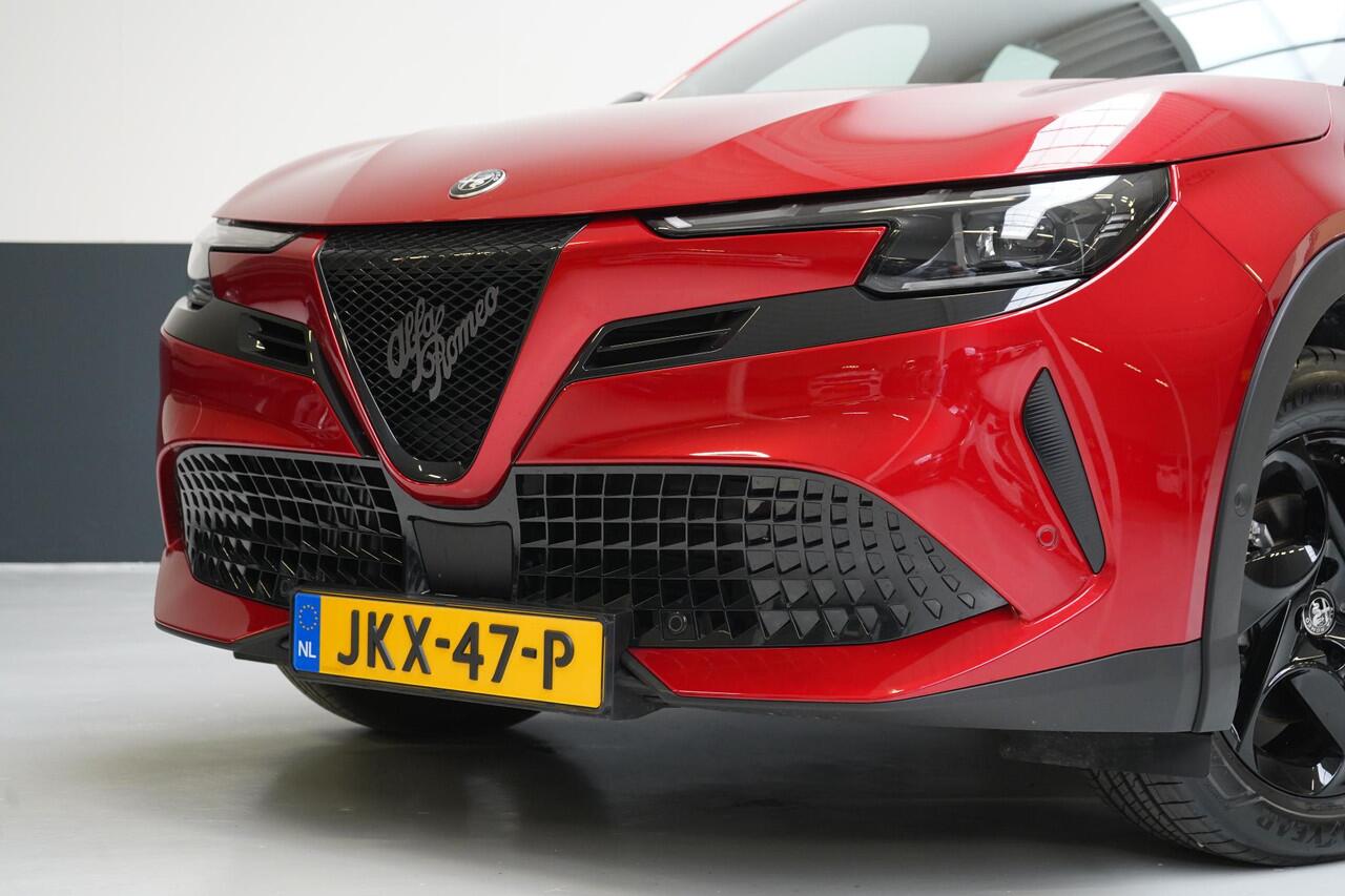 Alfa Romeo Junior 1.2 Turbo 145pk Hybrid Ibrida Speciale | Pack Techno | Adaptive | Navigatie | Achteruitrijcamera
