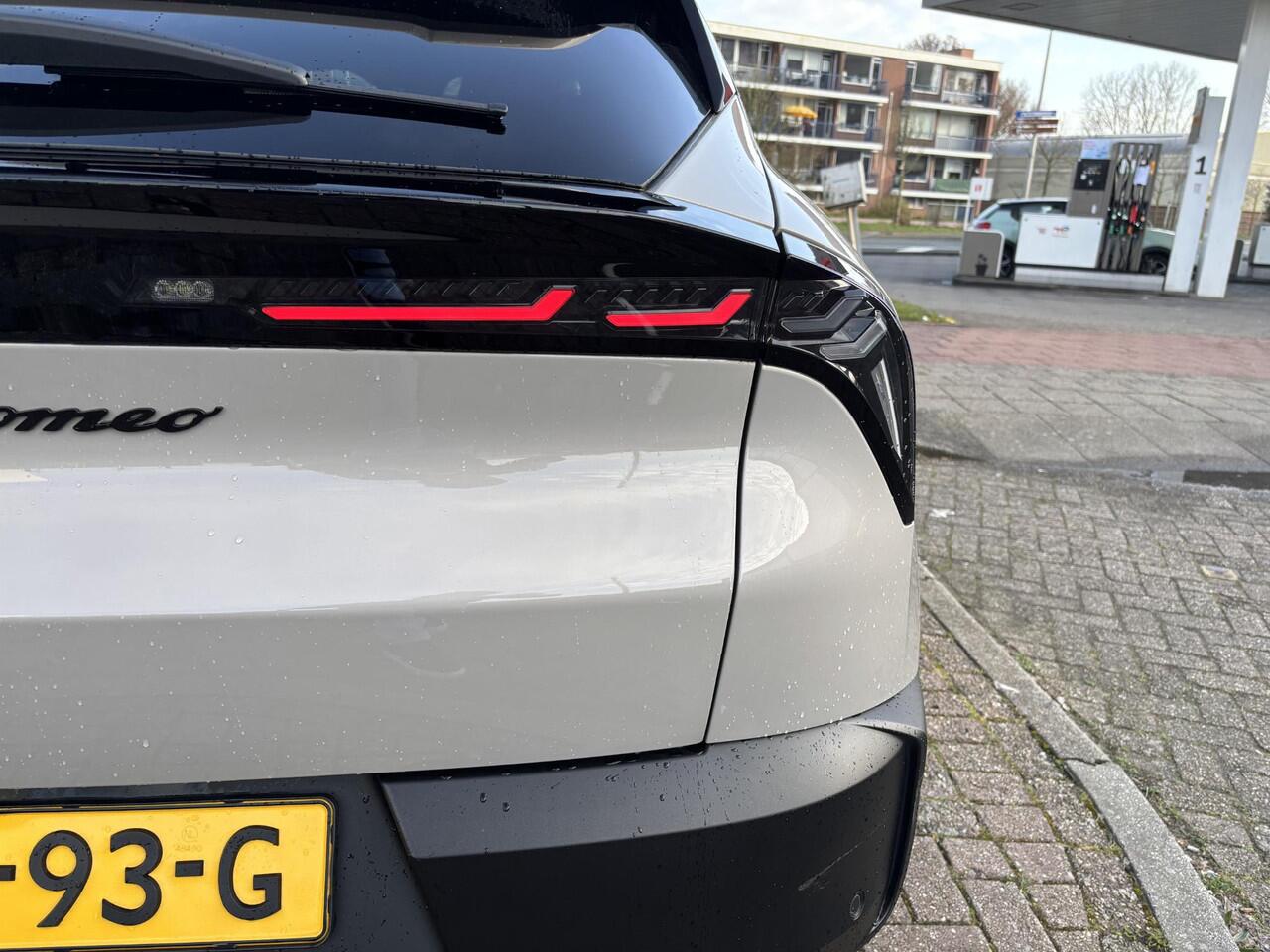 Alfa Romeo Junior 1.2 Turbo Hybrid Ibrida Speciale ALL-IN RIJKLAARPRIJS/Navi/Keyless/Camera/18"Velgen