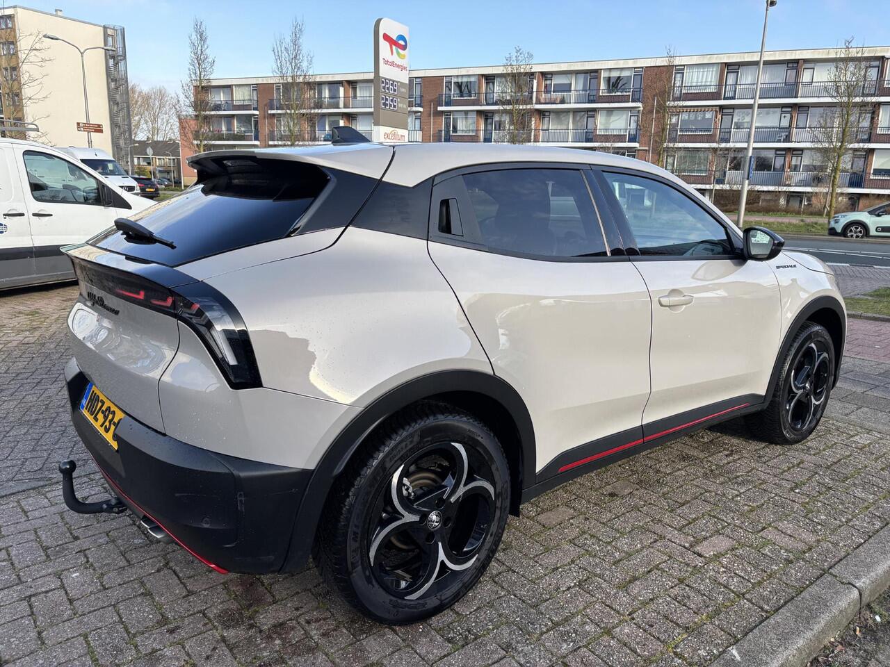 Alfa Romeo Junior 1.2 Turbo Hybrid Ibrida Speciale ALL-IN RIJKLAARPRIJS/Navi/Keyless/Camera/18"Velgen