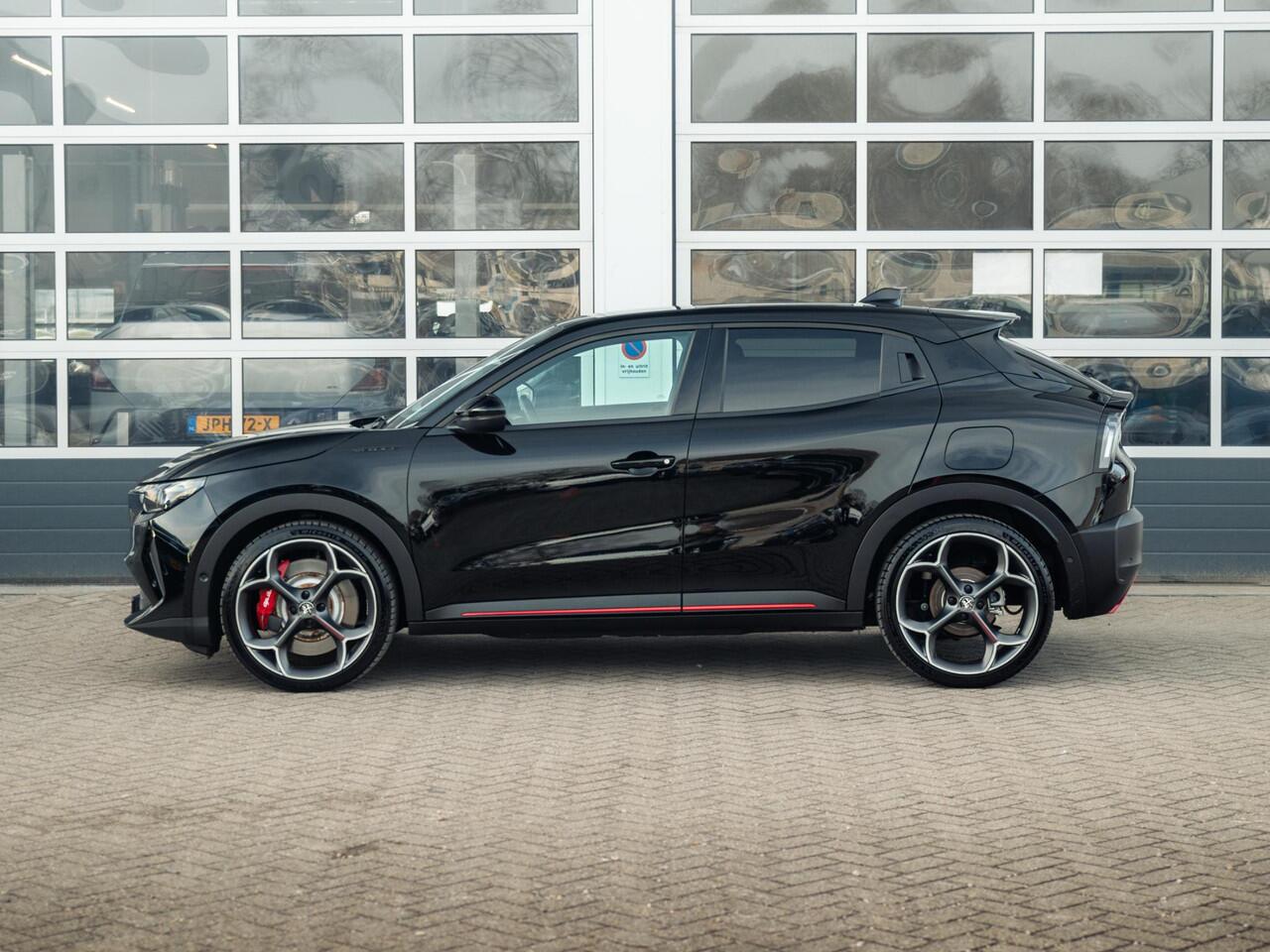 Alfa Romeo Junior Elettrica Veloce 54 kWh | 280pk | Clima | Navi | Adapt. Cruise | Keyless | Camera | BSM