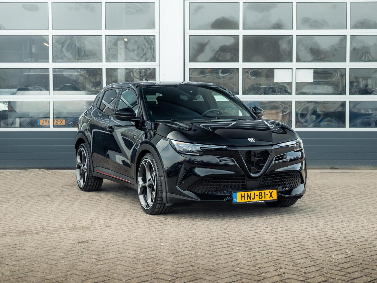 Alfa Romeo Junior Elettrica Veloce 54 kWh | 280pk | Clima | Navi | Adapt. Cruise | Keyless | Camera | BSM