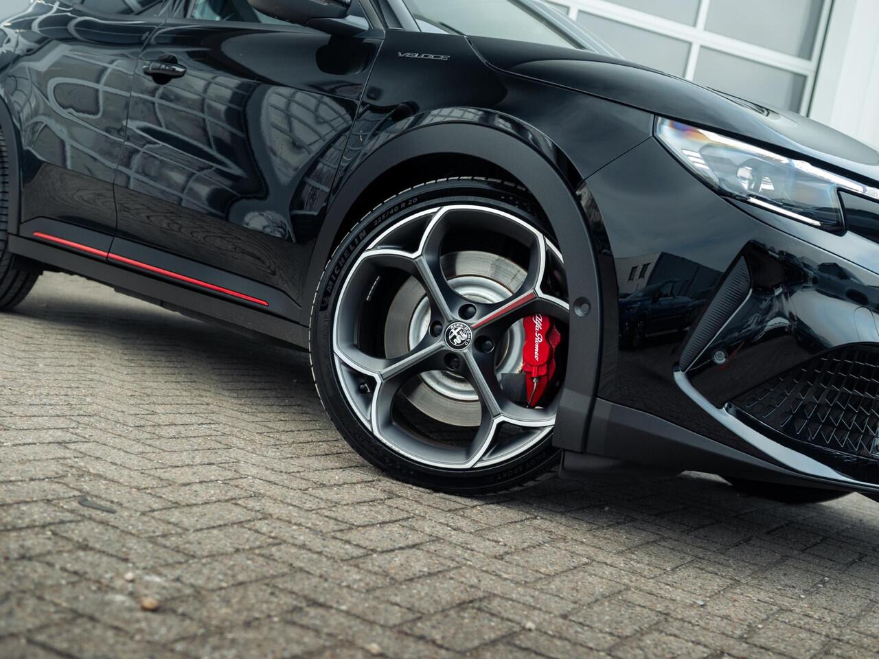 Alfa Romeo Junior Elettrica Veloce 54 kWh | 280pk | Clima | Navi | Adapt. Cruise | Keyless | Camera | BSM