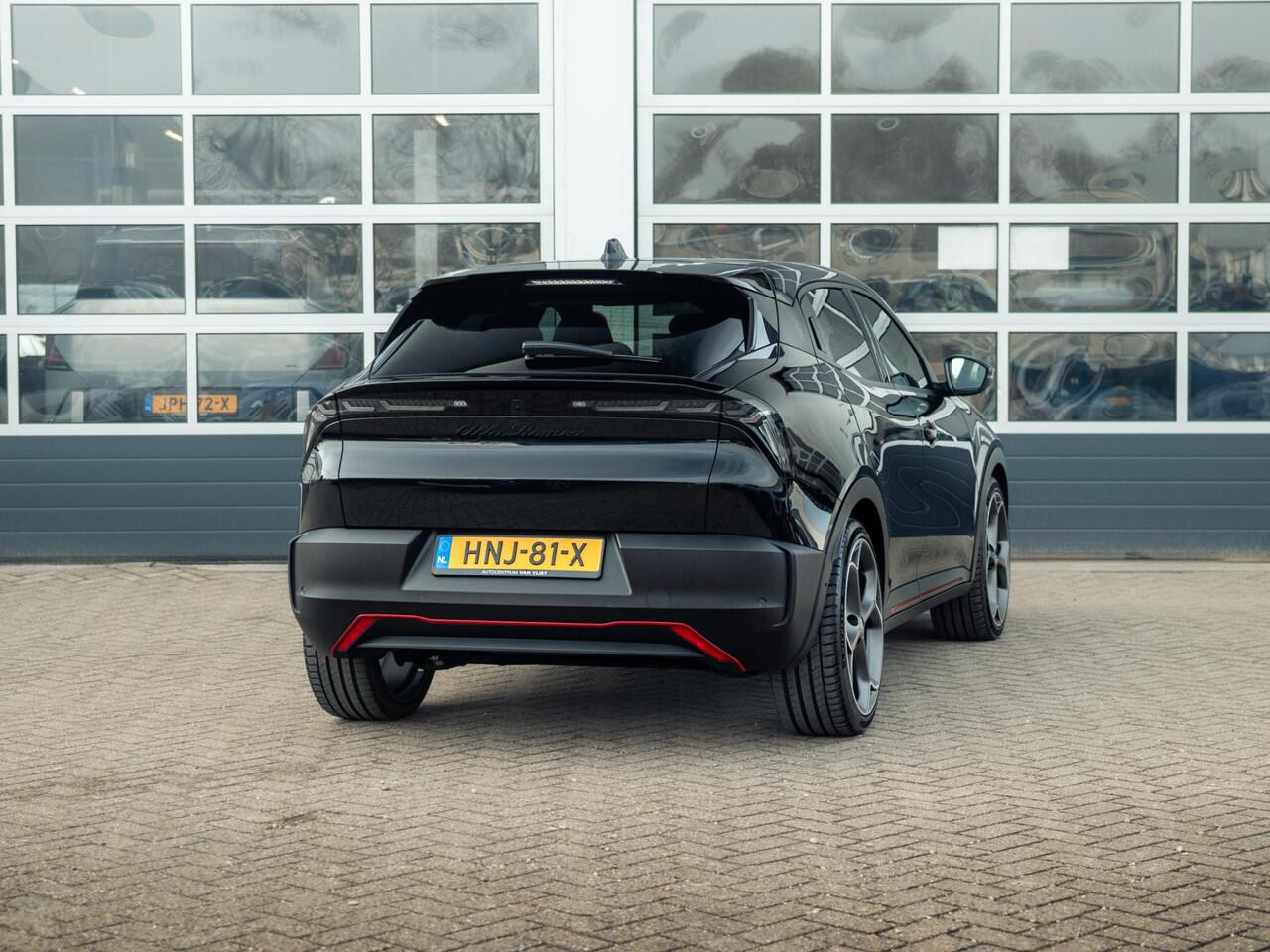 Alfa Romeo Junior Elettrica Veloce 54 kWh | 280pk | Clima | Navi | Adapt. Cruise | Keyless | Camera | BSM