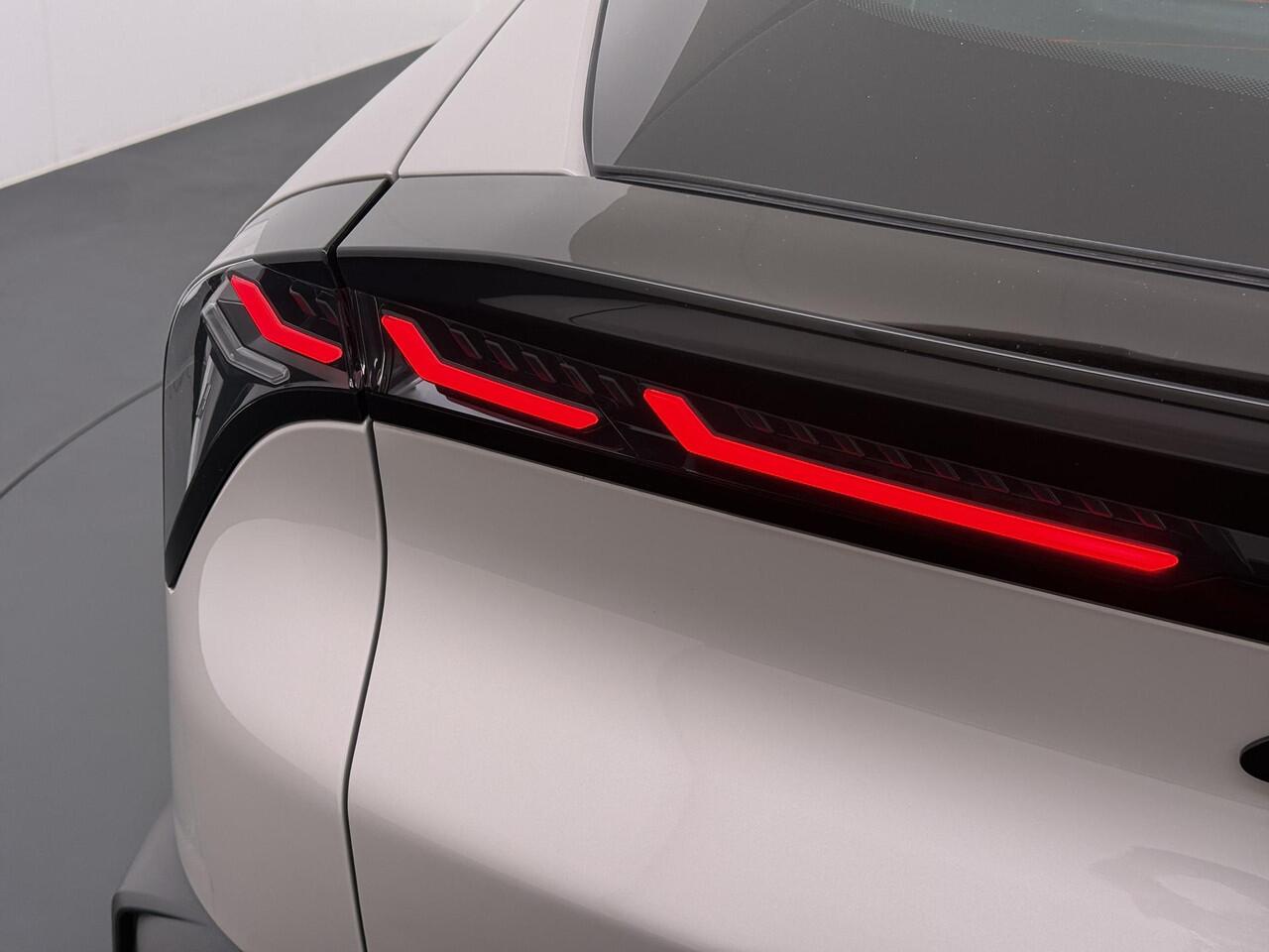 Alfa Romeo Junior Elettrica 54 kWh VAN ¤ 30.900,- VOOR ¤ 26.877,- UW LENTEVOORDEEL ¤ 4.023,-! | 15.000KM!! | FABRIEKSGARANTIE | APPLE CARPLAY| ANDROID AUTO| UNIEKE KLEUR! | ADAPTIVE CRUISE CONTROL|