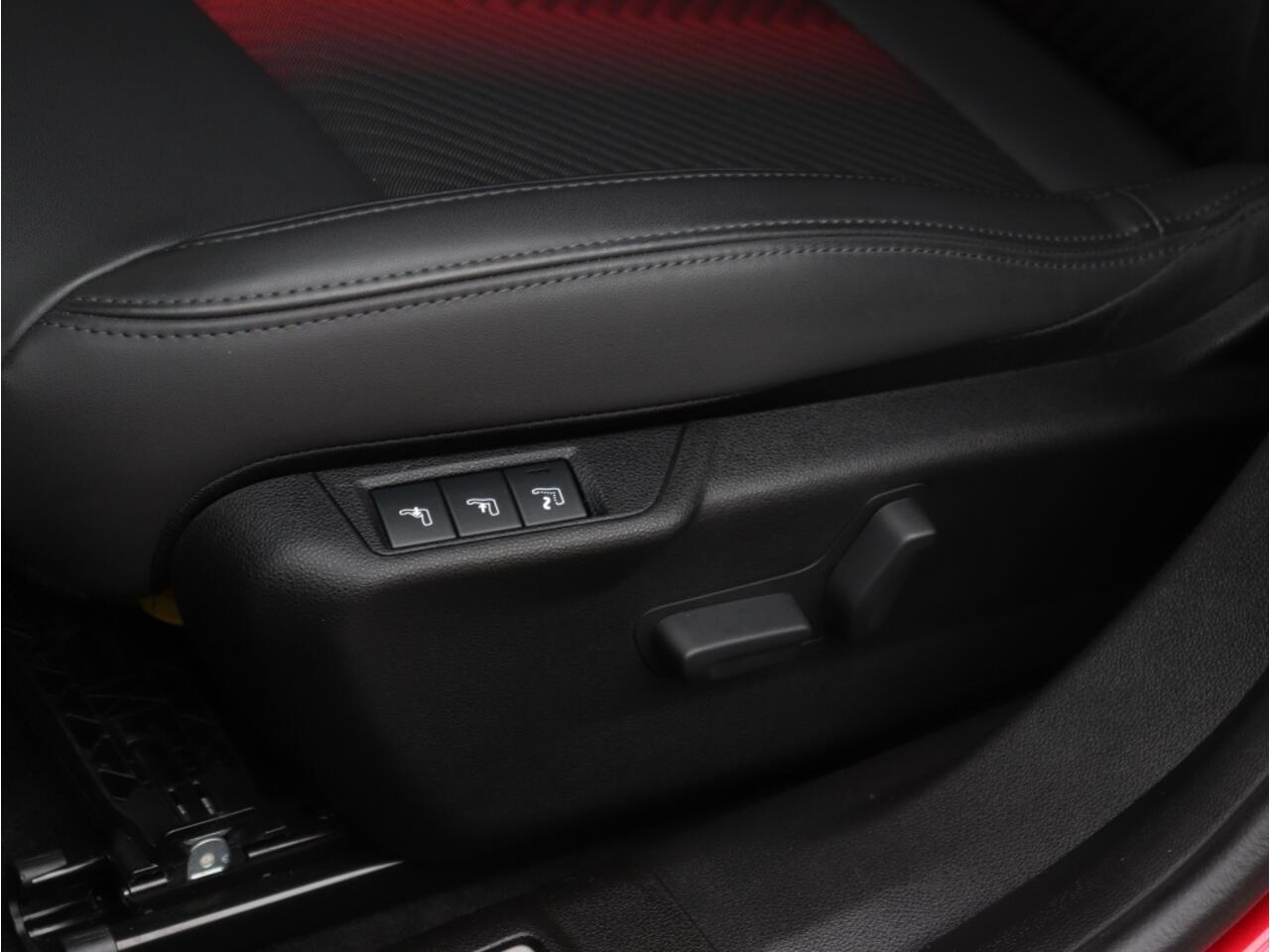 Alfa Romeo Junior 1.2 Turbo 136 PK Ibrida Speciale | Techno | Pano | 18"