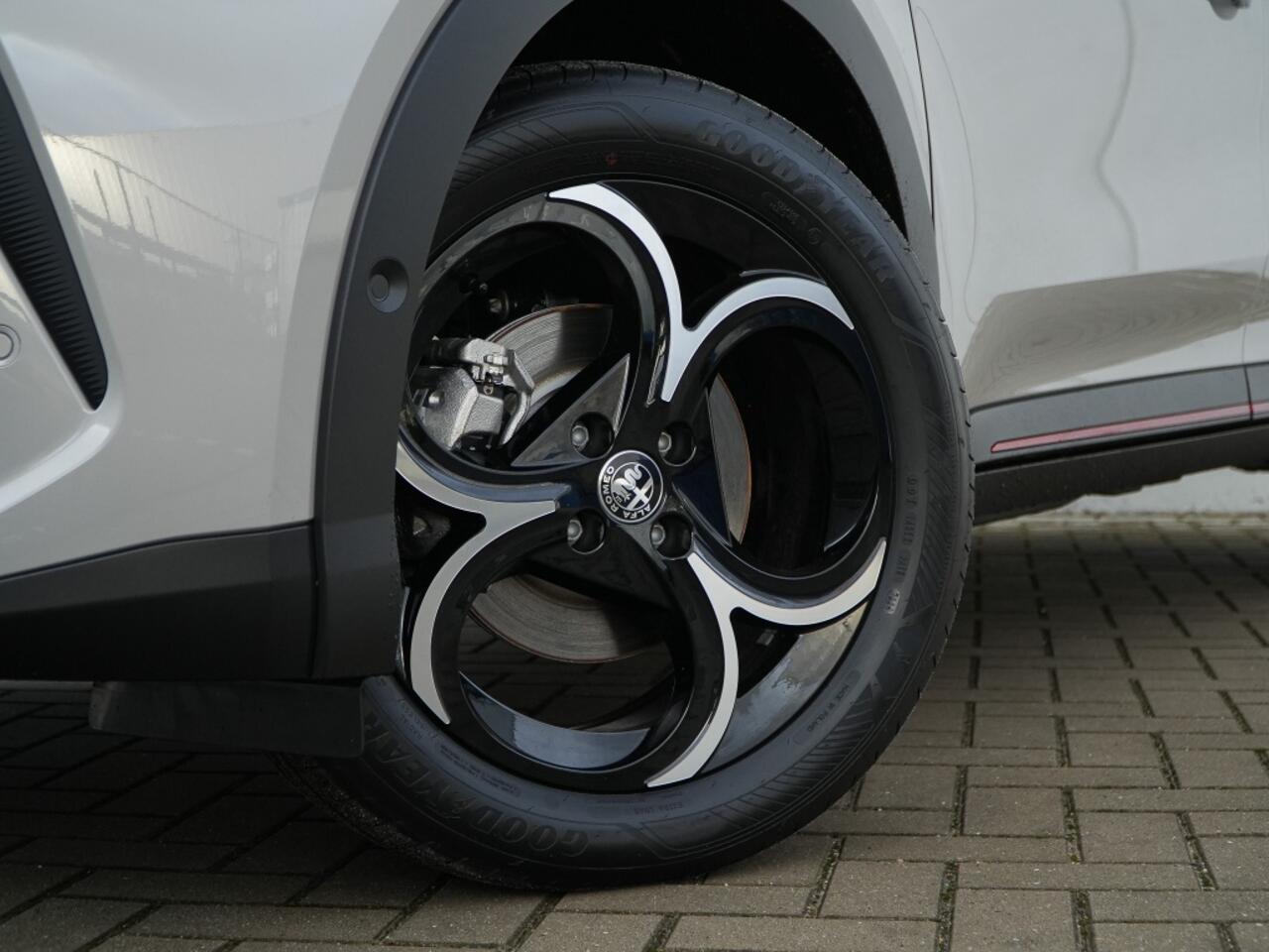 Alfa Romeo Junior 1.2 Turbo 136 PK Ibrida Speciale | Techno | Direct Leverbaar