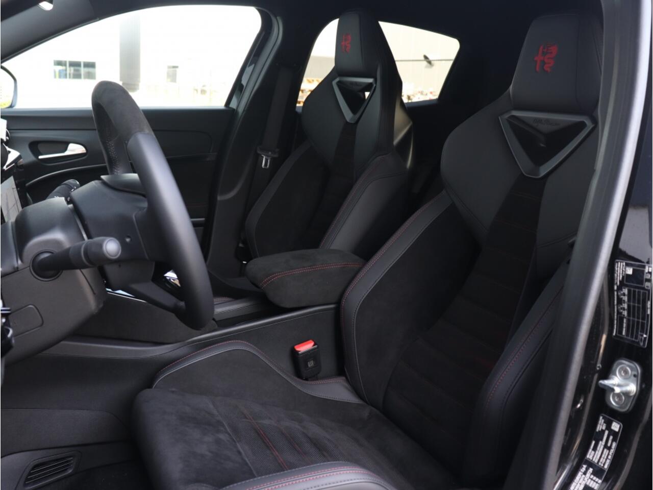 Alfa Romeo Junior Veloce 54 kWh 280 PK | Sport Pack | Techno Pack | 20"