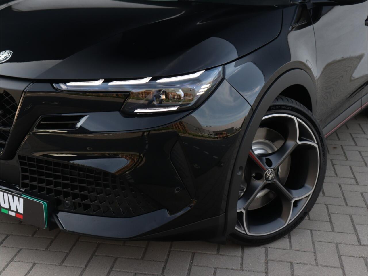 Alfa Romeo Junior Veloce 54 kWh 280 PK | Sport Pack | Techno Pack | 20"