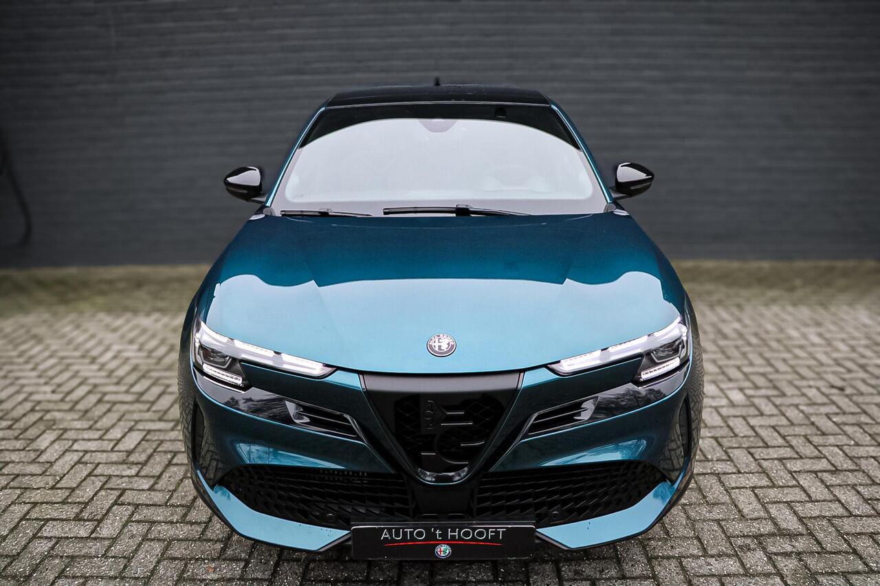Alfa Romeo Junior 1.2 145pk Turbo Hybrid Ibrida Speciale Sabelt Sport-stoelen/ Panorama-Schuif-Kanteldak/Pack Sport/Tech Pack/LED verlichting
