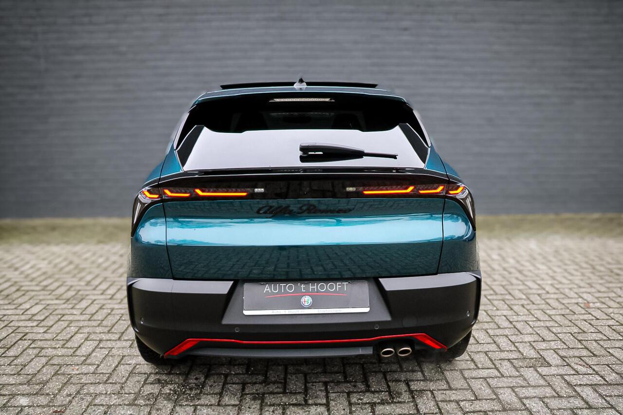 Alfa Romeo Junior 1.2 145pk Turbo Hybrid Ibrida Speciale Sabelt Sport-stoelen/ Panorama-Schuif-Kanteldak/Pack Sport/Tech Pack/LED verlichting