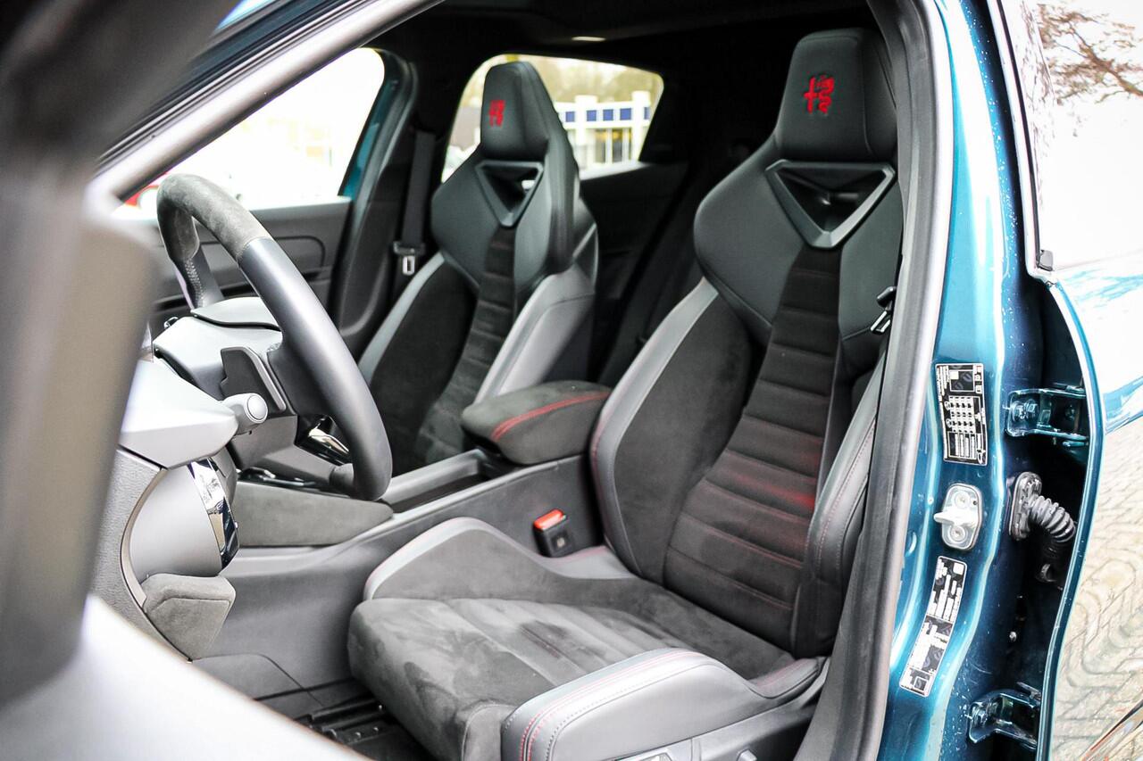 Alfa Romeo Junior 1.2 145pk Turbo Hybrid Ibrida Speciale Sabelt Sport-stoelen/ Panorama-Schuif-Kanteldak/Pack Sport/Tech Pack/LED verlichting