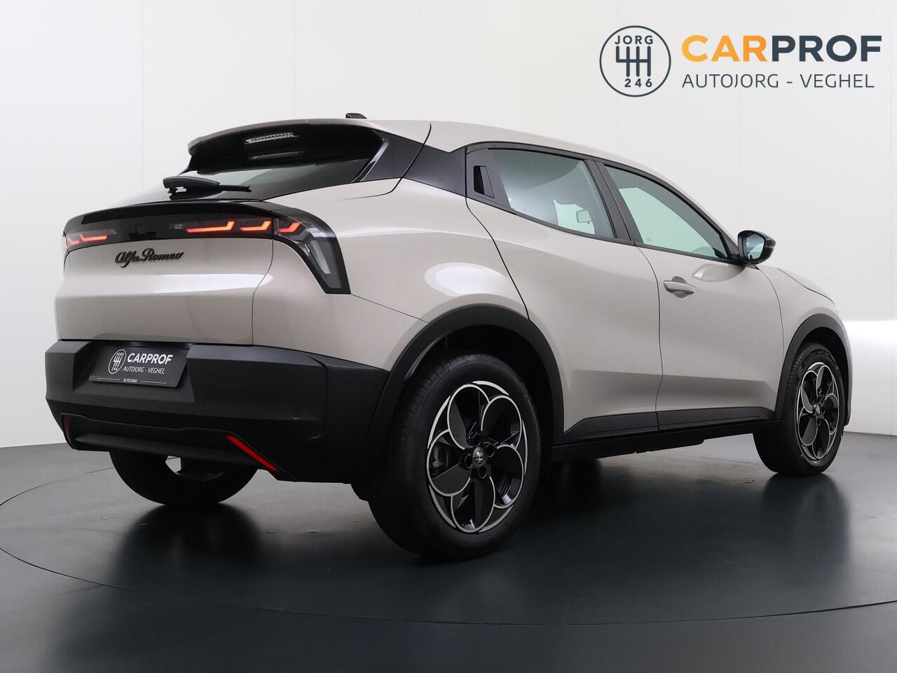 Alfa Romeo Junior Elettrica 54 kWh LMV | Apple CarPlay |