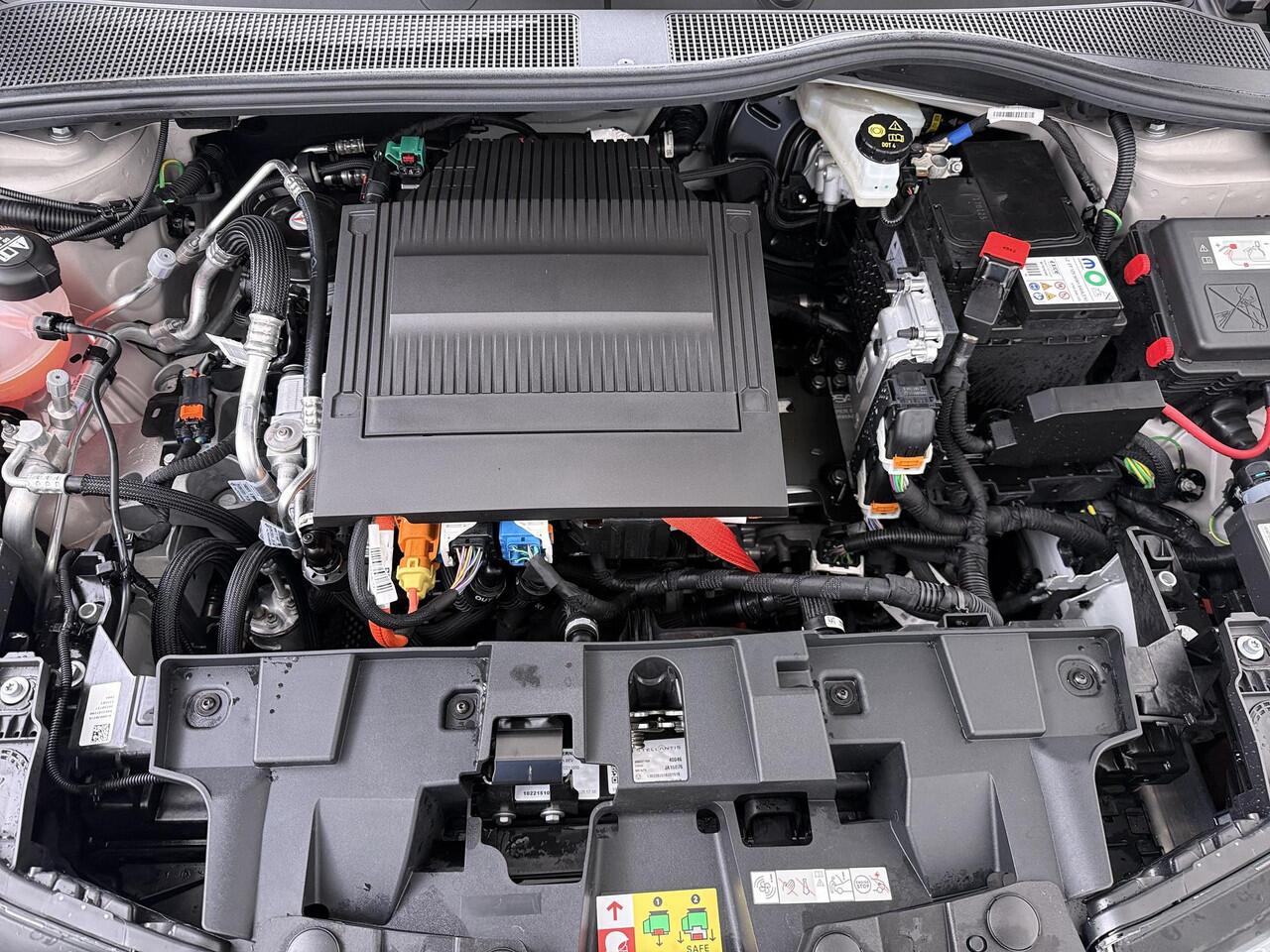 Alfa Romeo Junior Elettrica 54 kWh LMV | Apple CarPlay |