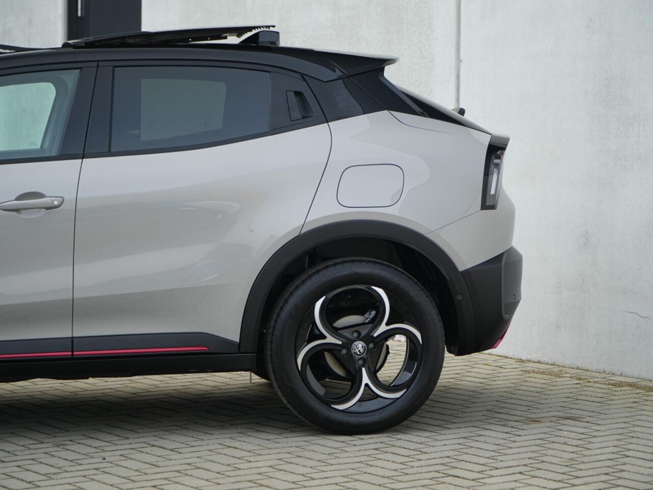 Alfa Romeo Junior 1.2 Turbo 136 PK Ibrida Speciale | Techno | Pano | Direct Leverb