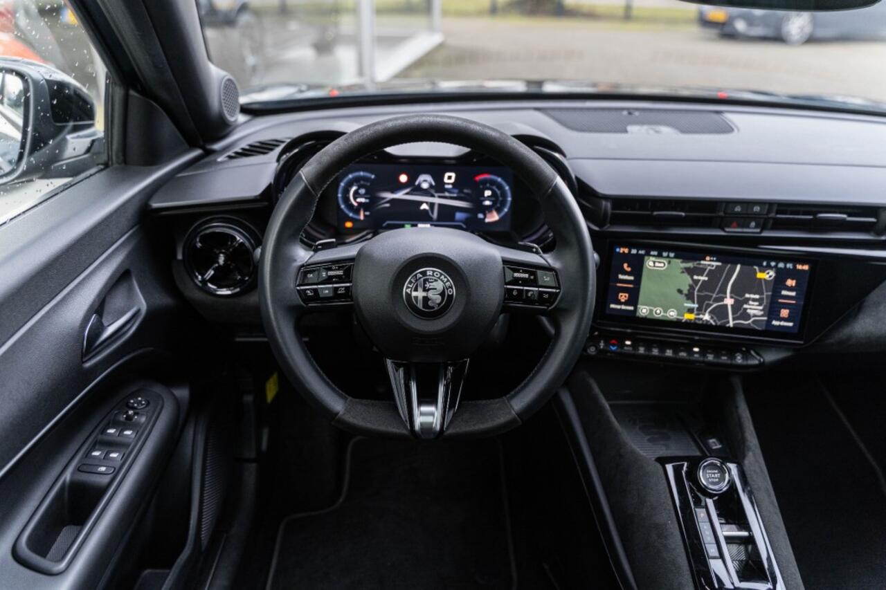 Alfa Romeo Junior Ibrida Speciale 1.2 Mild Hybrid Sabelt Panoramadak