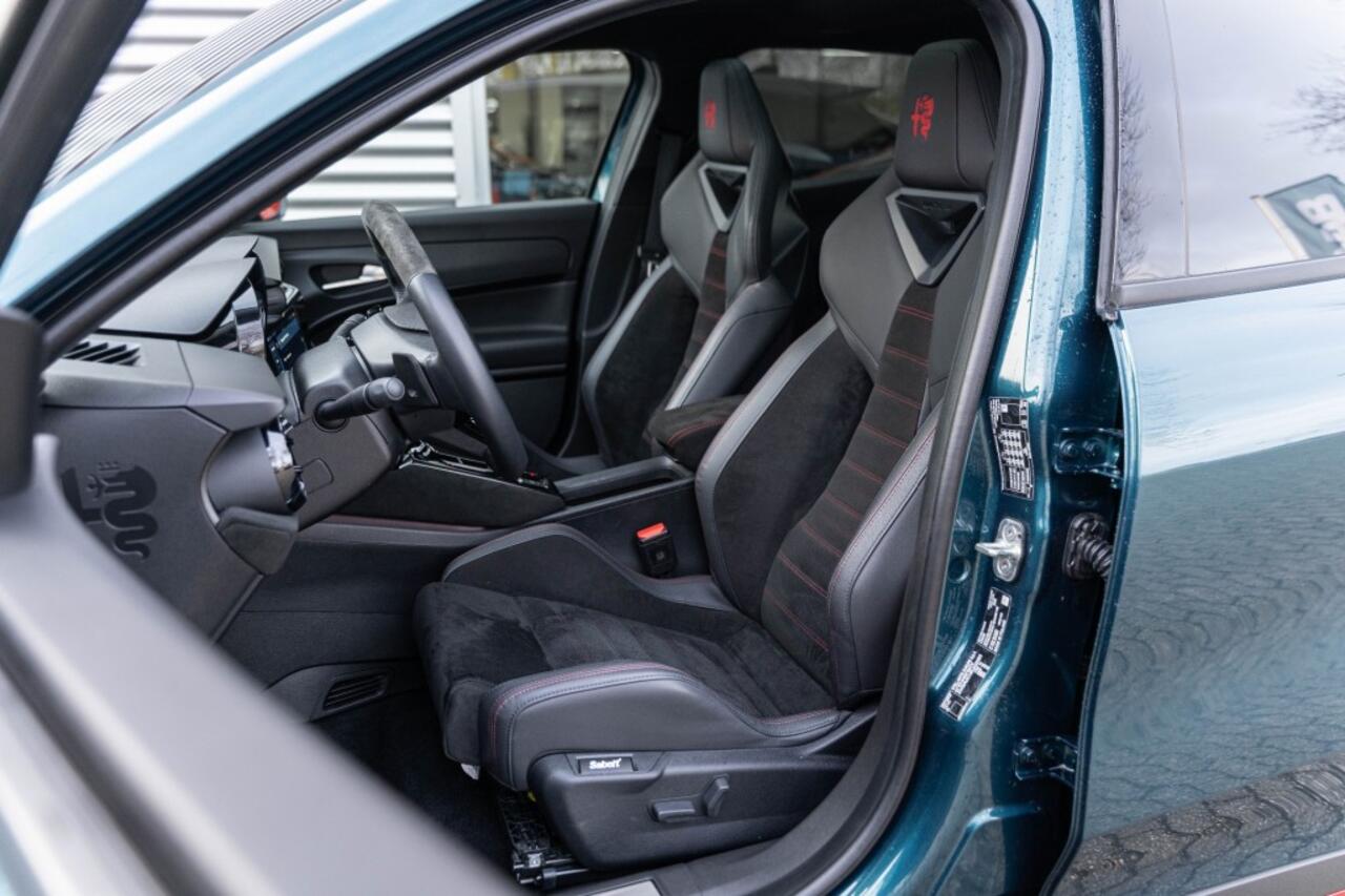 Alfa Romeo Junior Ibrida Speciale 1.2 Mild Hybrid Sabelt Panoramadak