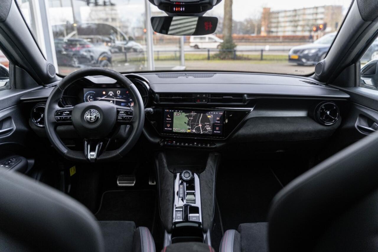 Alfa Romeo Junior Ibrida Speciale 1.2 Mild Hybrid Sabelt Panoramadak