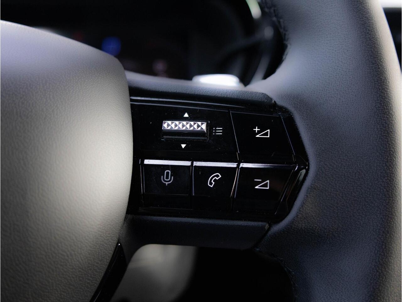 Alfa Romeo Junior 1.2 Turbo Hybrid Ibrida Speciale | ACC | LED |